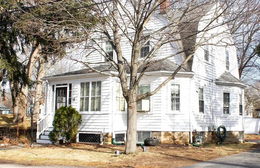 The Naughton Guest House-Close To Boston-1