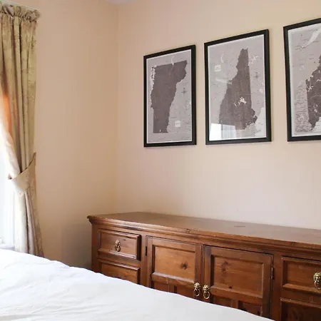 The Naughton Guest House-Close To Boston-3